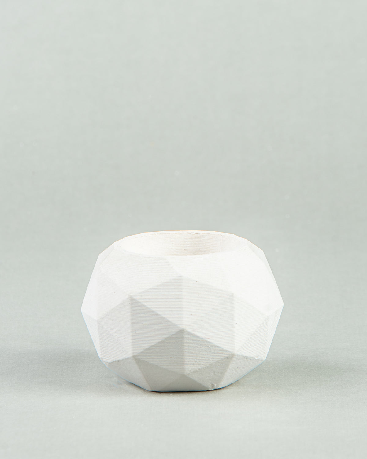 Polygonal Petite Collection: Small Round Holders for Cacti and Candles in Six Colors