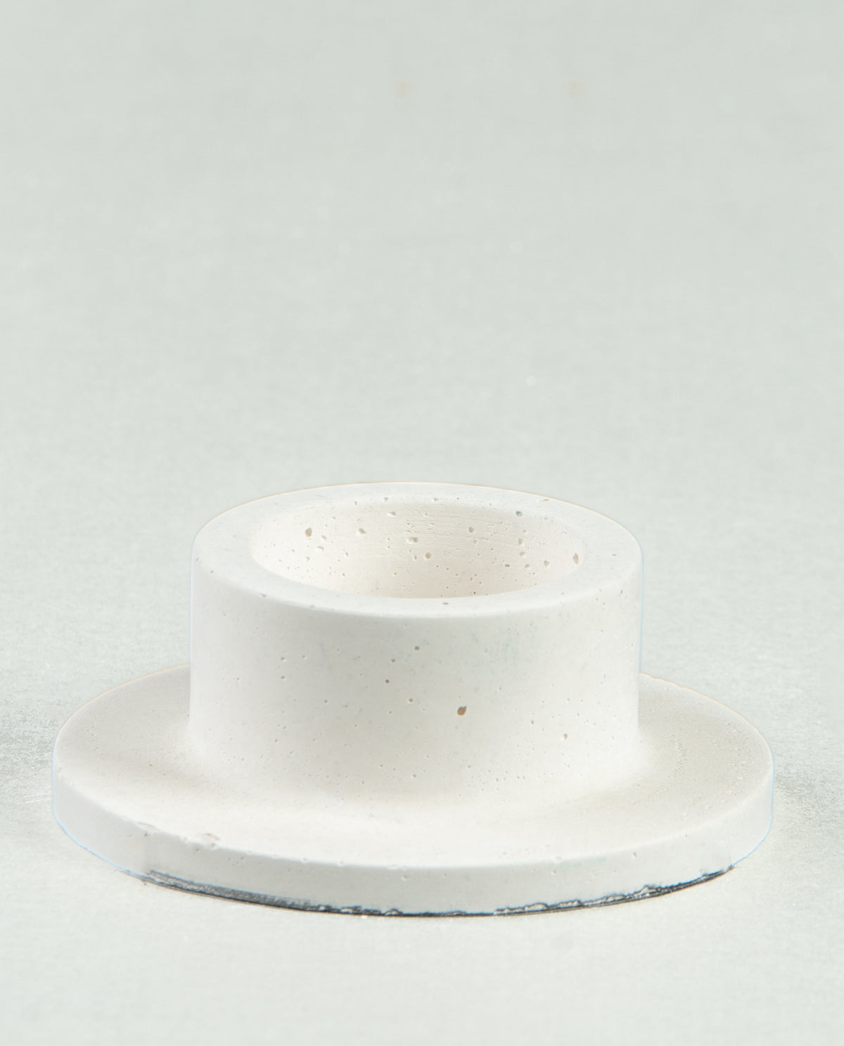 Floating Illusion: Flooty Candle Holders in Five Colors